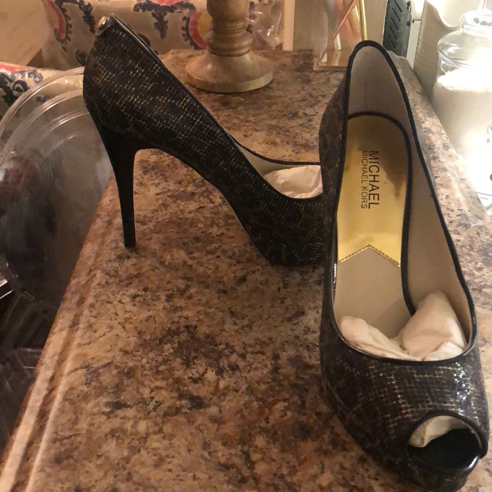 NEVER WORN Michael kors heels